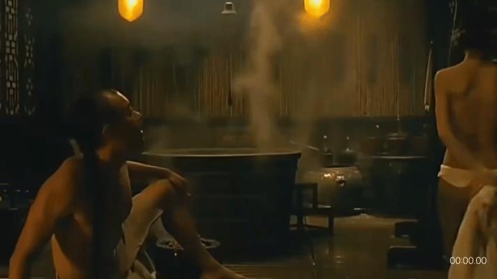 演艺圈里，冯嘉怡就像是一颗低调但却耀眼的星。之前很多年都不温不火的他，现在靠着《