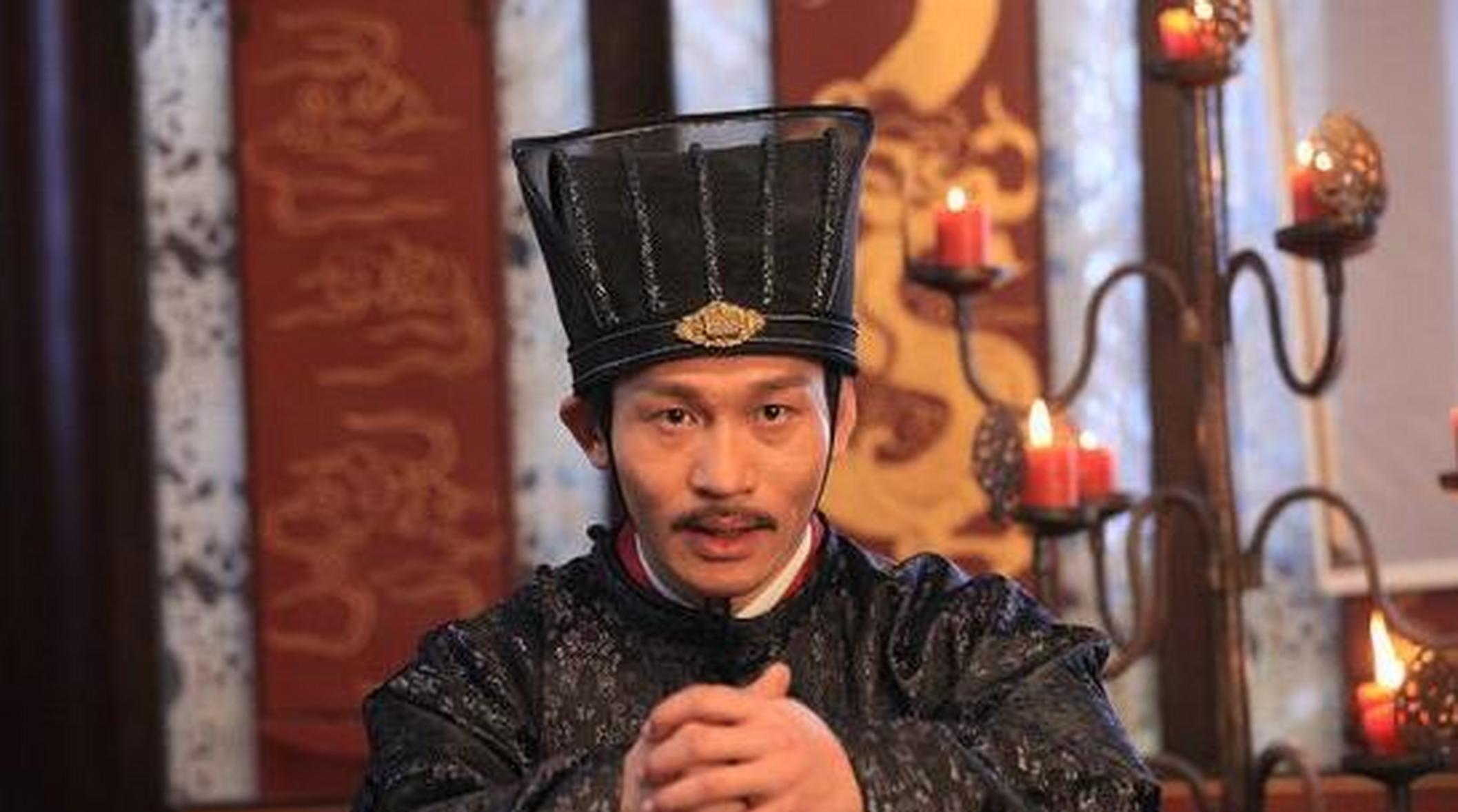 宰相李义府见一绝美女囚，心动不已，喝退随从，欲将其放出。



这番举动，并非李