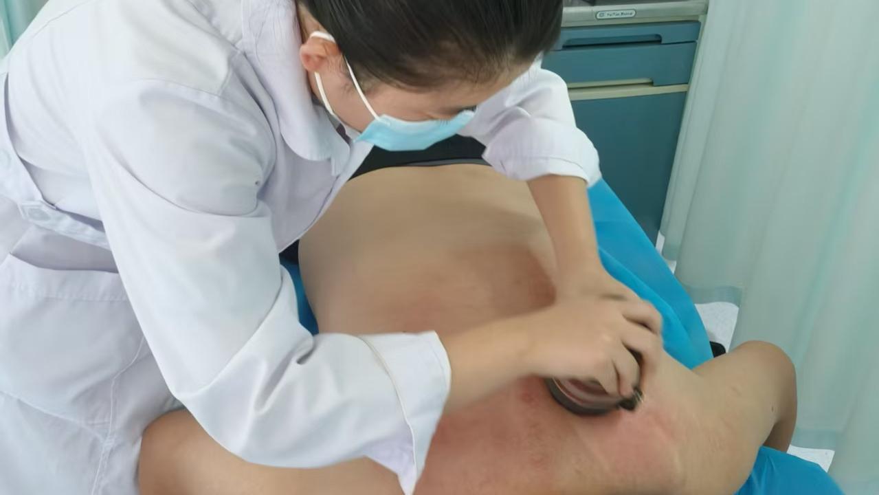 杏林守健康，温情暖金秋——彭李街道社区医院（卫生服务中心）中医科十一假期的坚守与奉献