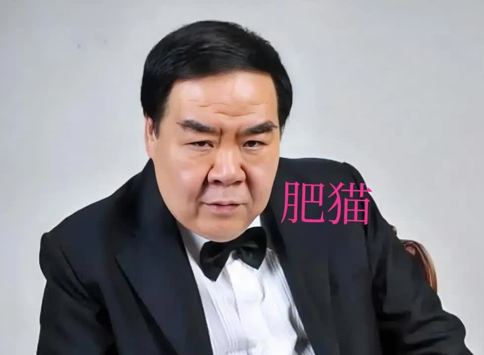 演员，郑则仕说，我今年73岁，刘德华是我的恩人。

1993年，我欠下700