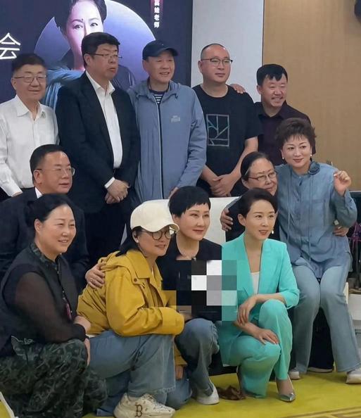 47岁涓子现身活动引关注，状态变化引热议
许久未在公众视野露面的47岁涓子，现身