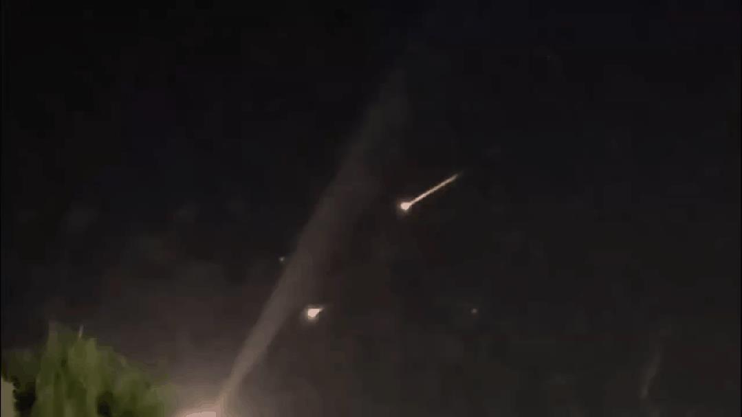 但是，从以色列首都遭受导弹轰炸来看，其防空拦截并不能完全阻挡住伊朗导弹袭击，而且