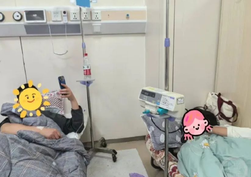 【昆明一对夫妻吃见手青中毒，在医院过“520”】

近日，有IP地址为昆明的网友