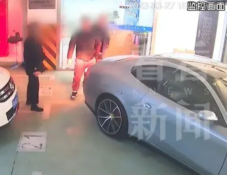 上海一7旬老人，因小事纠纷故意将一名物业工作人员撞成重伤2级，被长宁区法院一审判