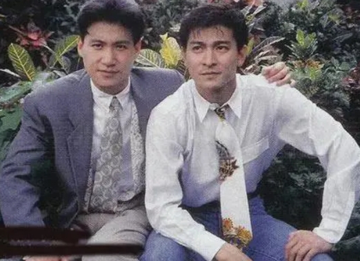 常有人说张学友是被唱歌耽误的影帝，那刘德华怎么没被耽误呢？