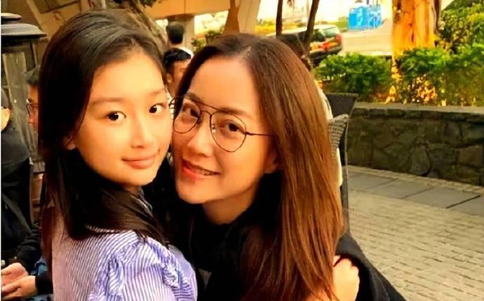 霍汶希近日惊喜发现，她年仅十四岁的女儿，已经能够为她赢得荣耀 ​​​