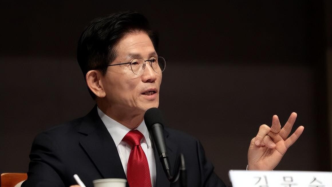 韩国执政党大选候选人金文洙表示：“即使去监狱被折磨，对强制单一化一事也不会妥协！”引发热议！