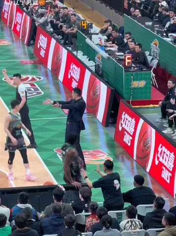 教练员的临场发挥与鼓励，也可能是赢球的必备法宝[赞]