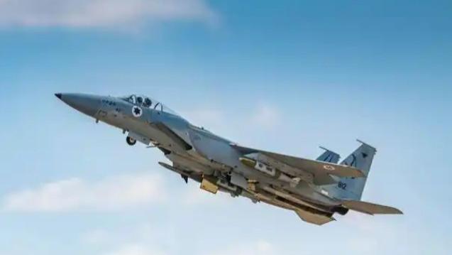 美军航母突然在南海掉头，大批加油机连夜飞往中东