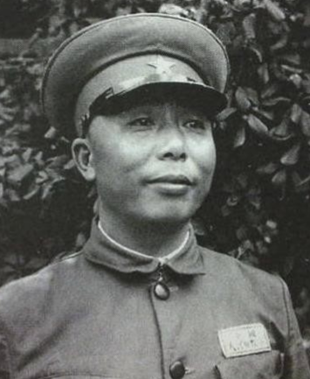 1948年，宋时轮开着吉普车，误打误撞闯入国军阵地，被国军一个营包围，谁知国军营