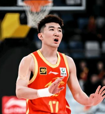 广厦男篮球员孙铭徽的伤势不会影响其出战半决赛，据国内知名媒体透露，在对阵青岛g5