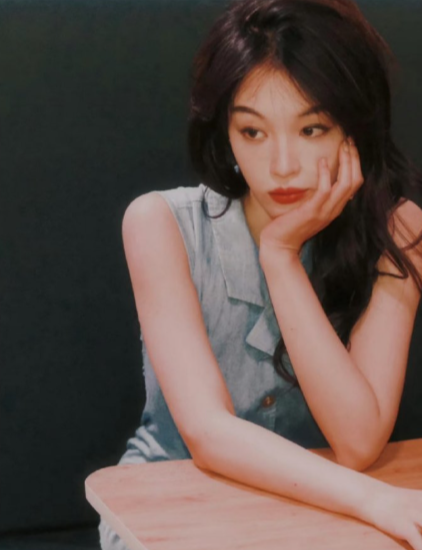 曾经在我只喜欢你中，饰演郝五一的她古灵精怪，本以为这样的女孩，前路一片光明，却不