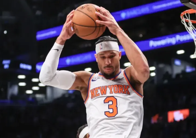 NBA杯小组赛，尼克斯140-132击败热火。
赛后尼克斯球员约什-哈特接受了记