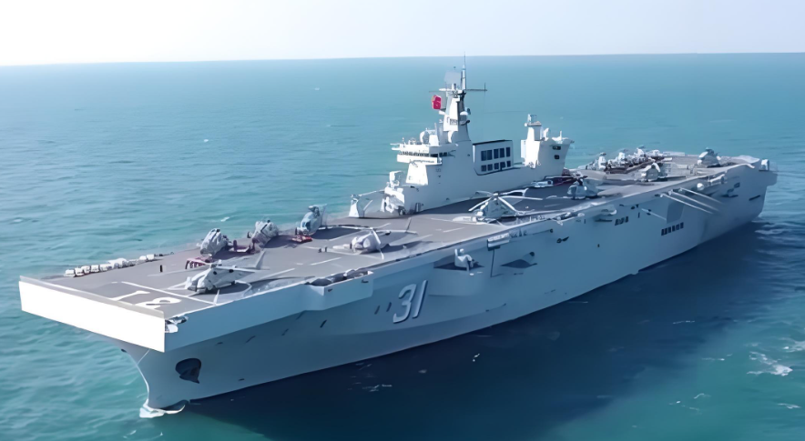 未来的中国海军，两栖攻击舰将占据很大的比例。建军节075型第四艘“湖北”舰加入南