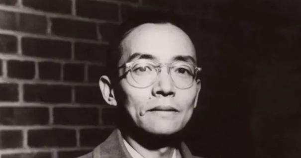 1919年，23岁的郁达夫来到花楼，想要发泄一晚。她对老鸨说：“给我找一个年纪大