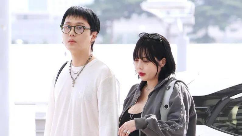 泫雅婚后画风突变，与老公同框似病西施，社媒内容让人捏把汗！