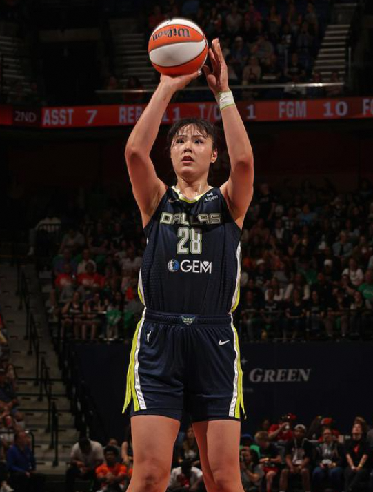 今日 8 点 WNBA 常规赛，李月汝首发出战，搭档状元佩奇，不容错过！