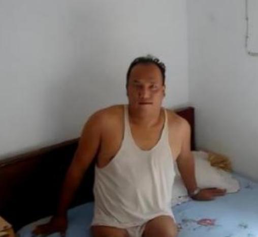 1996年，贵州凯里一位高位截瘫的残疾人被当地保安殴打，被路人拦开后立刻报警，警