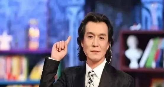 2018年那个冬天飘着细雪的日子，李咏在病床上握着女儿法图麦的手说出"把我留在美