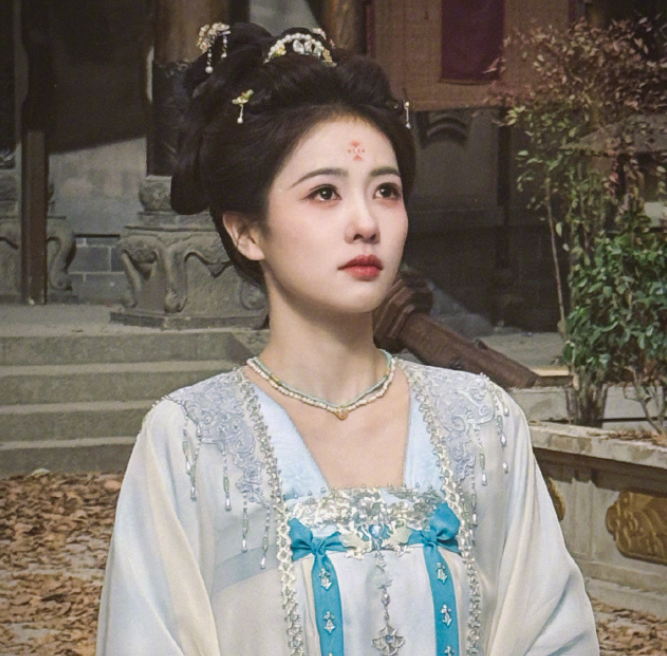 白鹿的古装美照，很有元气的！