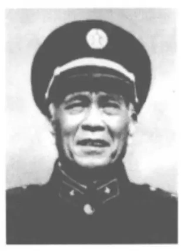 
1915年，陈昌奉出生于江西省一个贫农家庭，由于家庭贫困，他小小年纪便开始独立