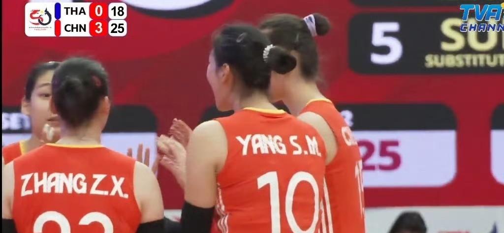 中国女排VS泰国女排三局比赛亮点：
泰国女排属实是菜，全主力出战，被我们替补出战
