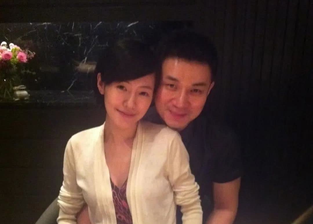 少年夫妻老来伴，两个人过日子不能听外人说什么，自己最清楚。能够陪伴小s经历这么大