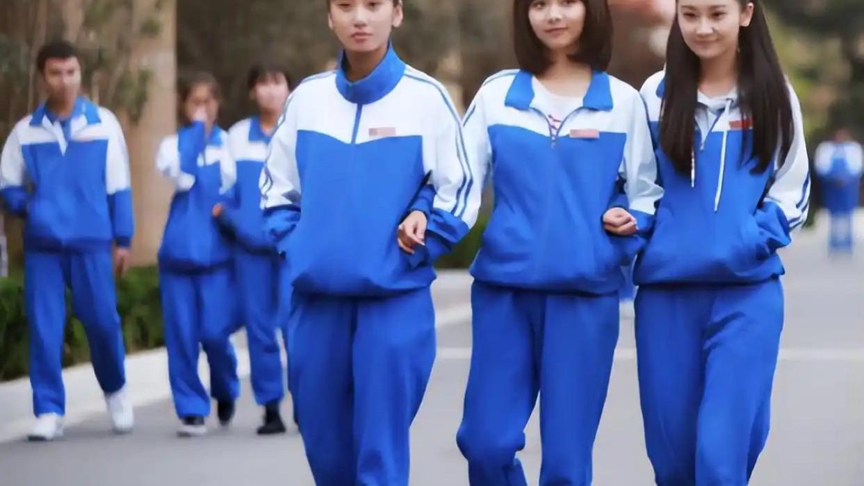 校服维权竟换来牢饭？家长抖音吐槽，换来7日拘留大礼包！