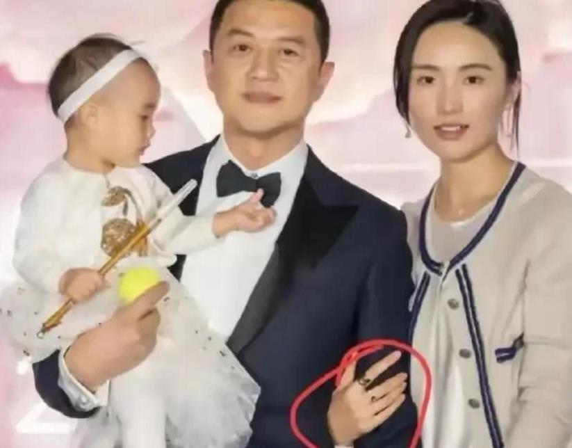 海哈金喜眼里都没有光了，一个人带娃，一个人搬家，一个人撑起这个家，和李亚鹏分居很