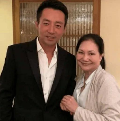 据台湾媒体报道，汪小菲明天将去往台湾，两家人可能要有新的纷争，而大S将在本周进行