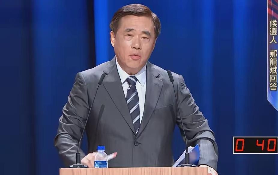 台湾最近有两件事特别有看头。
一件事是：民进党当局开始在台北的所谓“中枢”地带，
