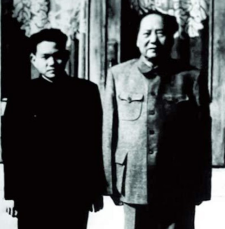 建国初的某一天，毛主席有一次散步时，询问自己的卫士长李银桥:“你的感觉是李敏好还