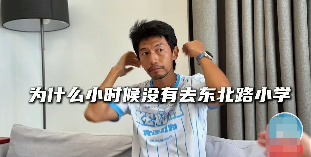 当年的大连东北路小学足球有多强。听听前国脚朱挺怎么说。
记者问他小时候为什么不去