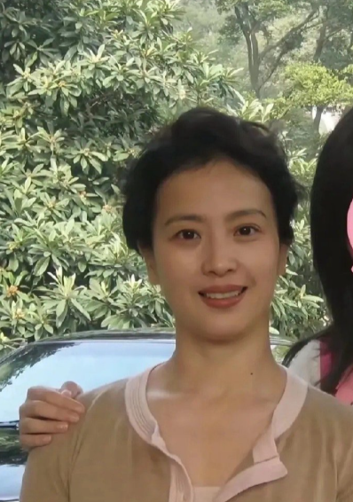 刘亦菲妈妈，岁月从不败美人。 ​​​