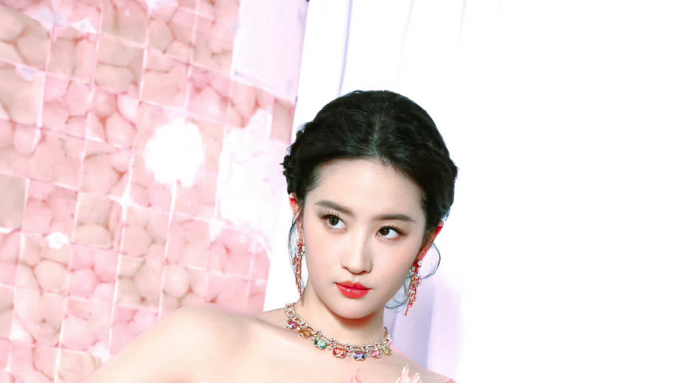 贵圈微胖美人：珠圆玉润的魅力与风采