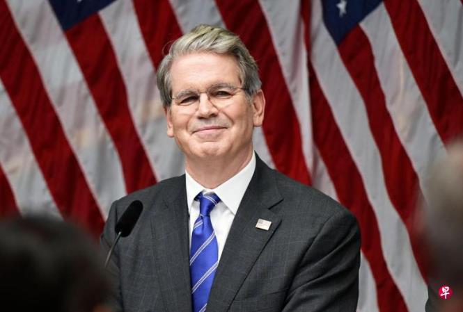 为了稳住中国，特朗普团队不断释放“假信号”！8月1日，美国财长贝森特相信美国已“