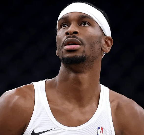 昨日NBA杯，雷霆113-105战胜森林狼。
本场比赛，雷霆球员谢伊-吉尔杰斯-