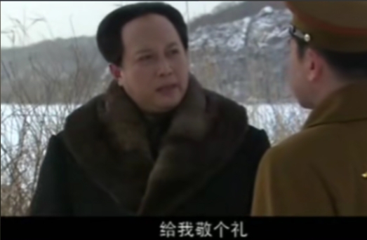 1952年，毛主席到空军部队视察工作，突然，毛主席命令刘亚楼“向我敬个礼”，刘亚