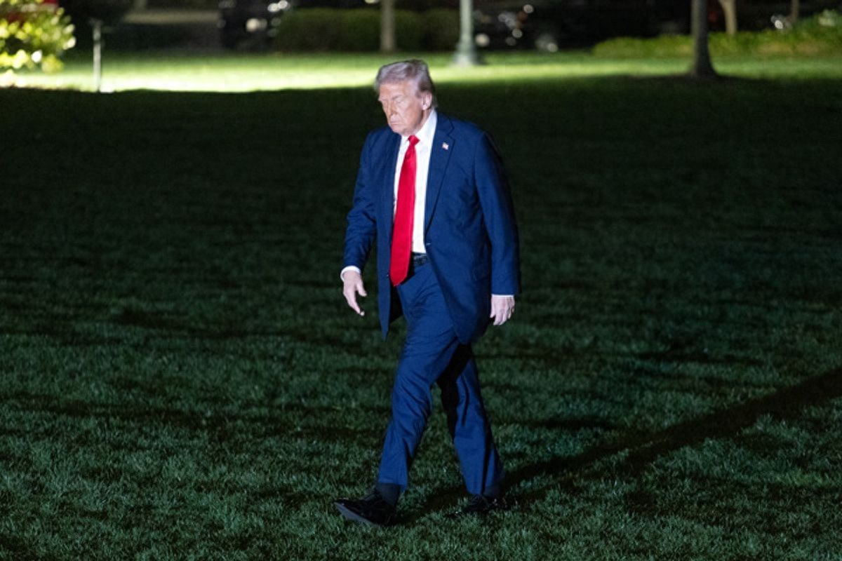 民调支持率大跌后，特朗普改口不求连任，谁能继承MAGA，两人被点名