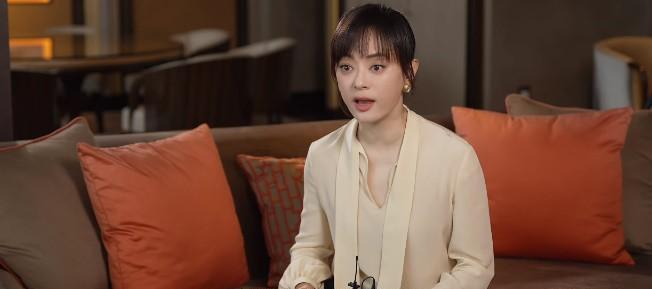 孙俪最狠的
不是结婚以来0绯闻
也不是演了甄嬛，胡曼黎这样的经典角色，
而是她从
