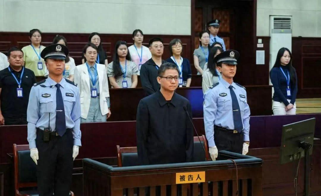 “内鬼”竟自动投案！他非法收受613万，判了！



龙飞，中国南方电网原党组成