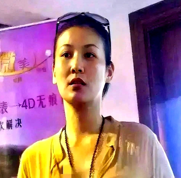 南京一段相亲视频火了。

82年出生，从没结过婚，是银行的正式员工，家境也还可以