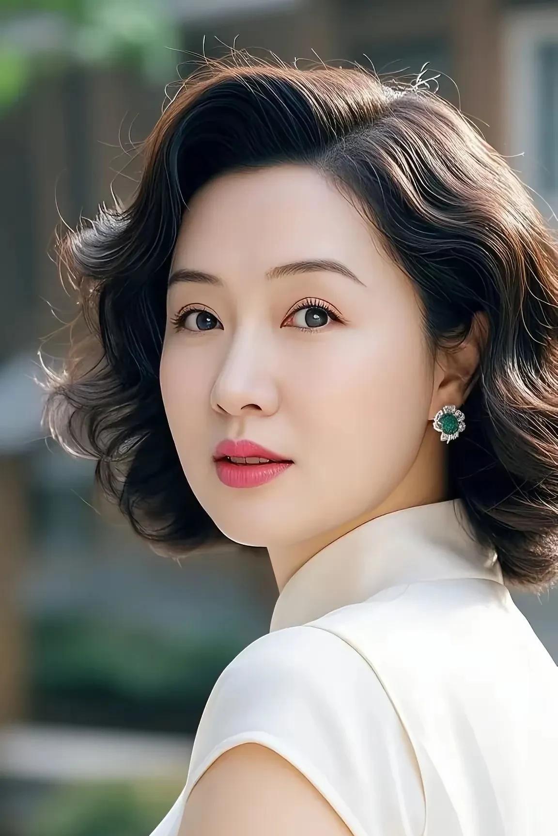 中国男人为何集体逃离婚姻？
据有关部门公布的数据显示：2024年结婚登记数比20