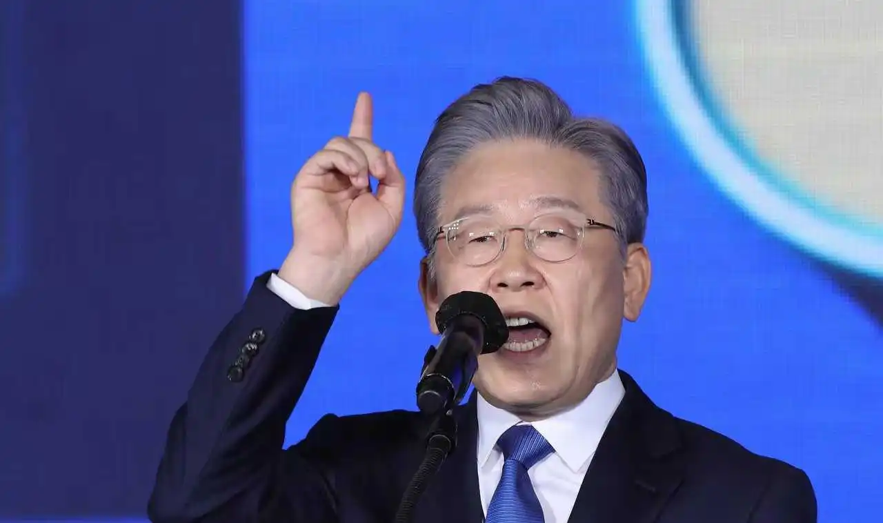 韩国宪法法院正常是9名法官，只要有6名同意弹劾就行。现在是只有8名法官，崔相穆迟