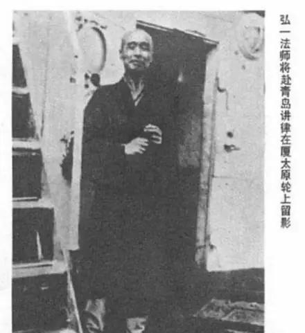 1942年，弘一法师临终前对弟子说“我命终后勿动我体，锁门8个小时。也不必擦体洗