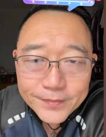郑好是这样理解西游记阿傩、迦叶向唐僧索要“人事”的。
晚上郑好直播的时候说到唐王