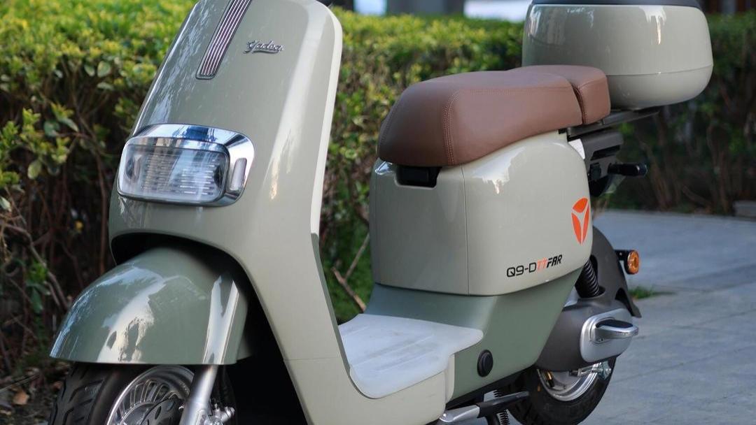 雅迪解释新车型为何缺少储物空间：定位单人通勤，并非新国标规定