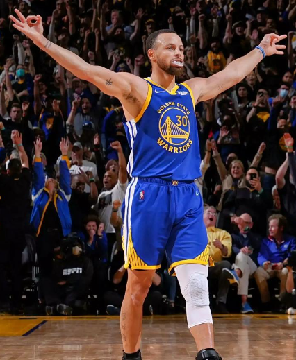 库里最近三分也是下滑了，雄鹿9中3老鹰11中3这场9中2雄鹿倒是爆了，还是体力问