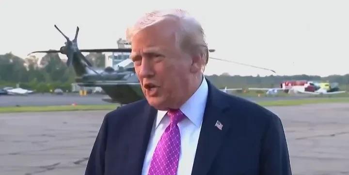 川普说“我将去查理·柯克的葬礼，我要他们办一个大型的因为我要追授他总统自由勋章。