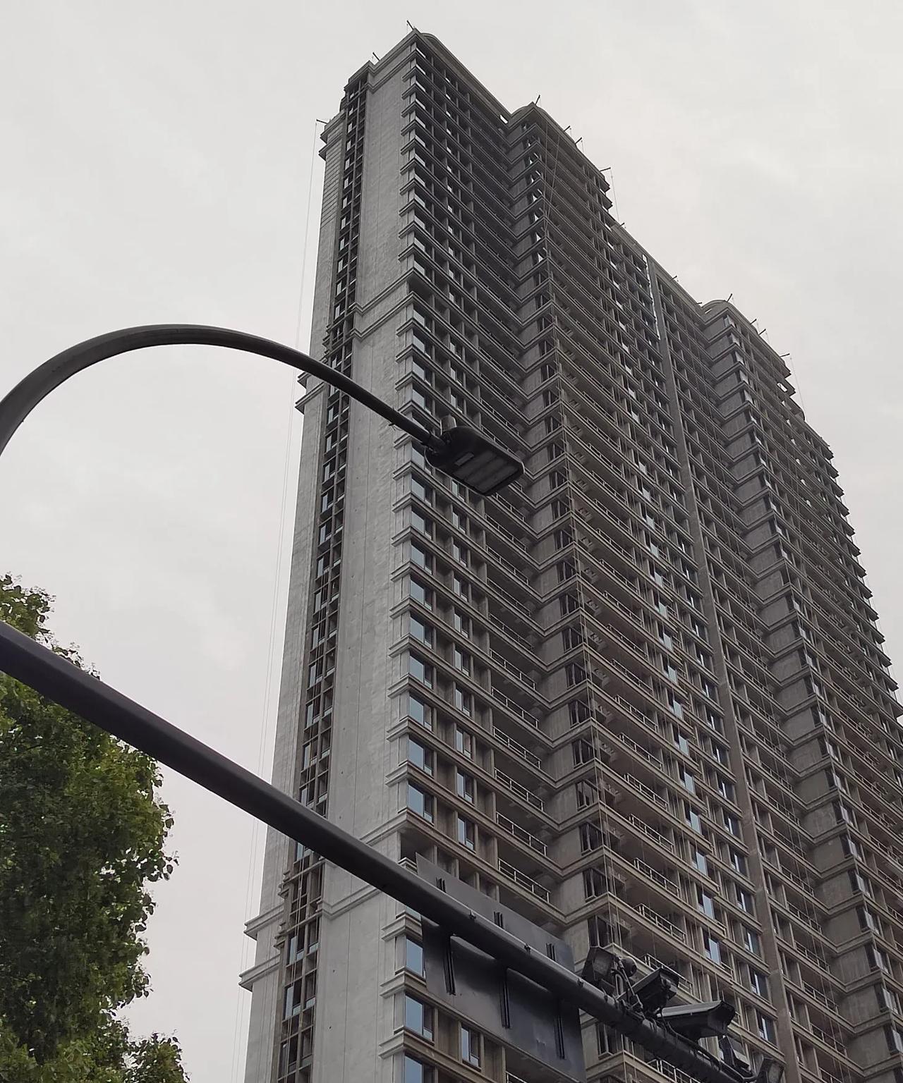 关于商品房你必须要知道的楼层别名及其特点
1、底层
都知道指的是一二层，以阴暗潮